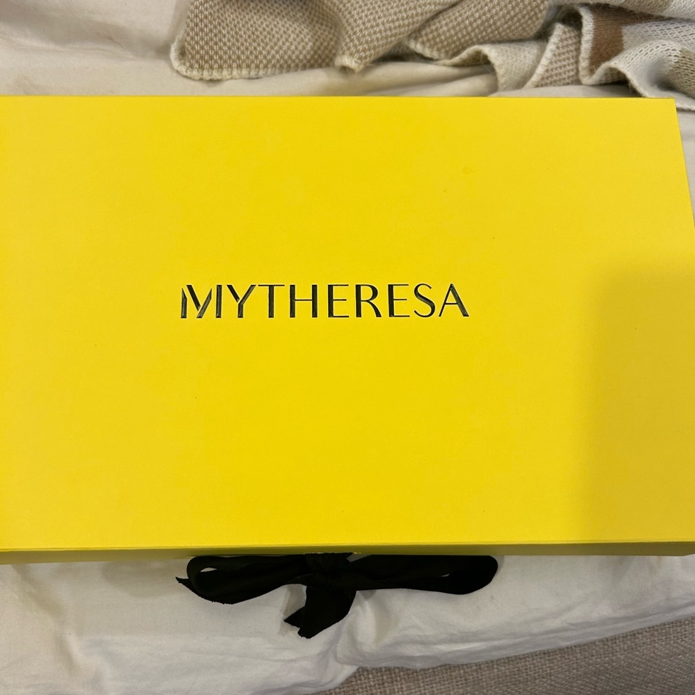 (Like new/NWOT) My Theresa New Box & Ribbon